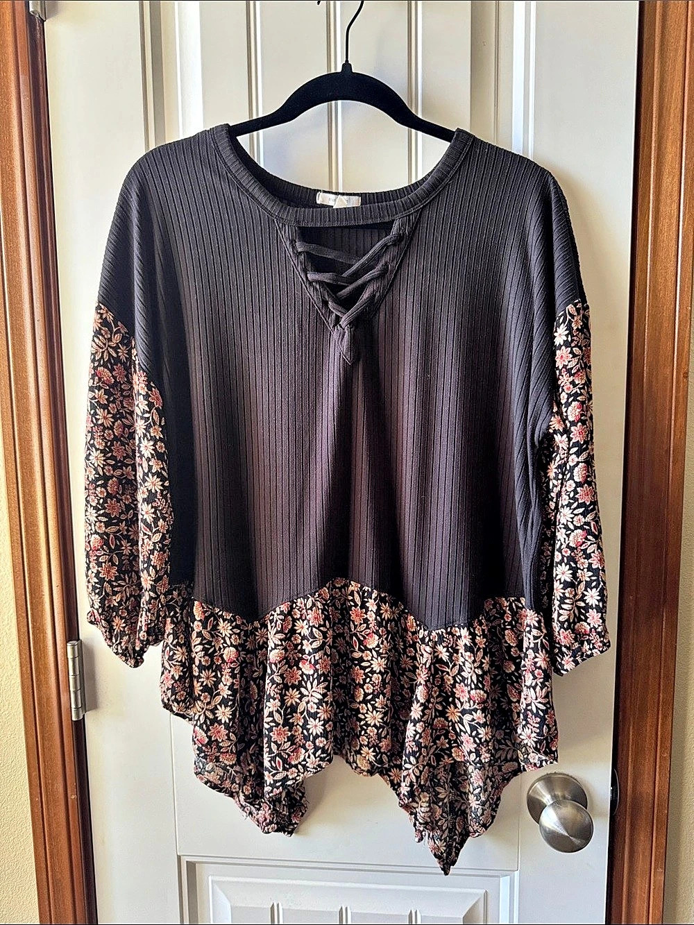 Maurices Floral Lace-Up Tunic in Black & Pink Size XL Like New